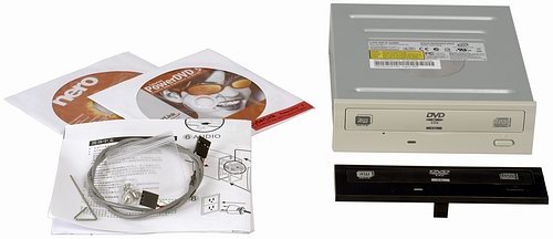 Комплект поставки Lite-On - привод, кабель, болванка, диск с софтом и руководством пользователя